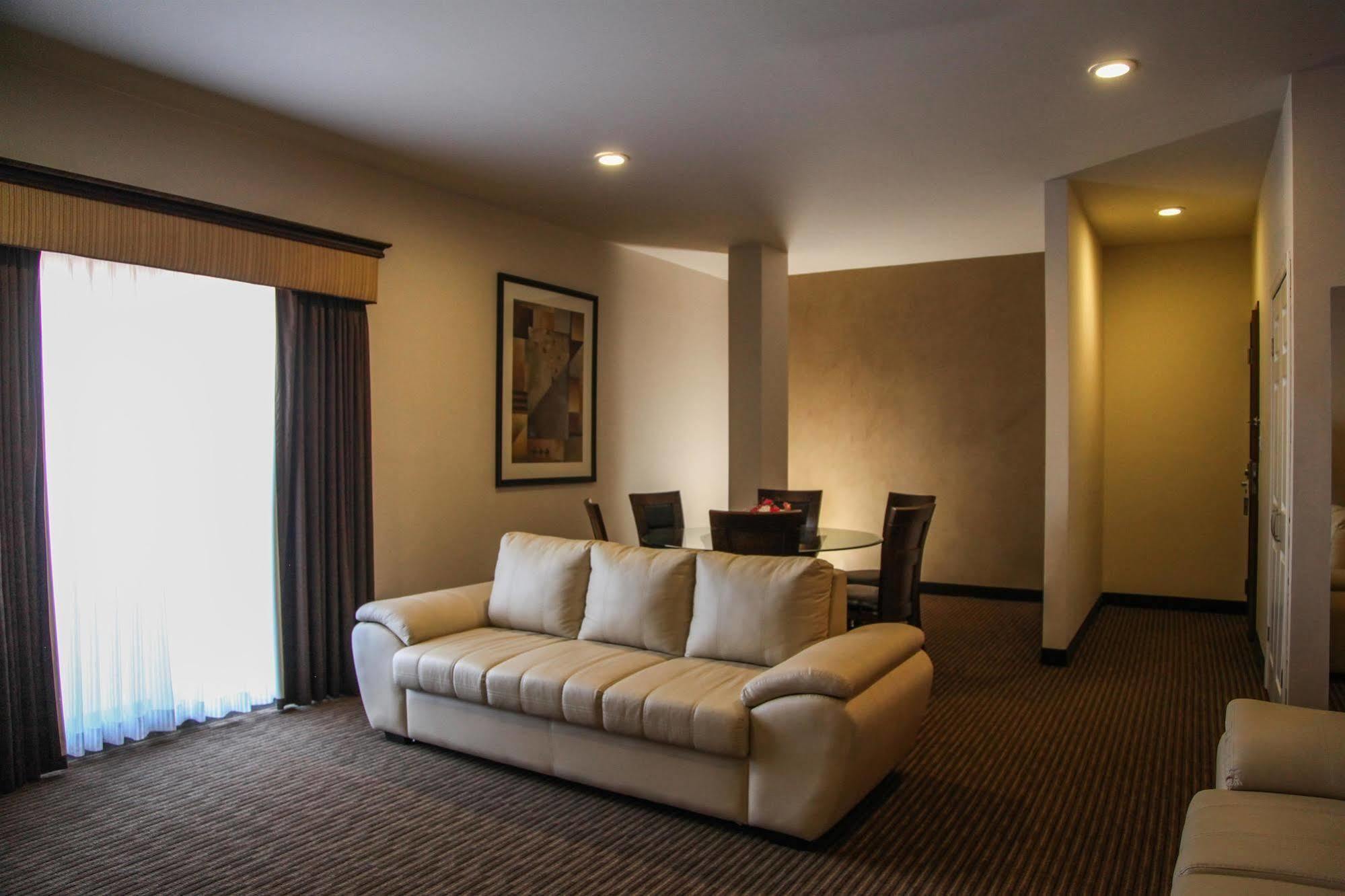 Best Western Plus La Mina Parral Номер фото